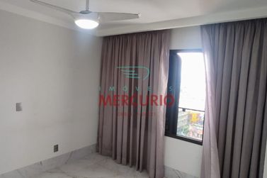 Apartamento &agrave; venda - 220m&sup2; - Centro