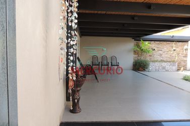 Casa &agrave; venda - 296m&sup2; - Jardim Terra Branca
