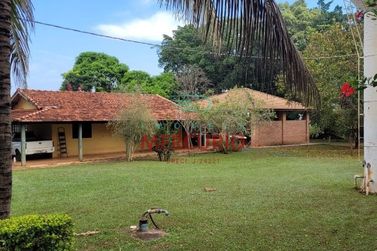 S&iacute;tio &agrave; venda - 180m&sup2; - Centro