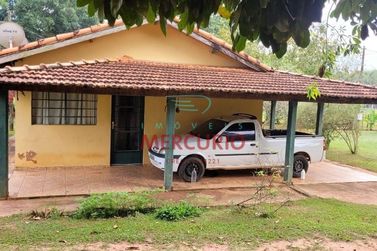 S&iacute;tio &agrave; venda - 180m&sup2; - Centro