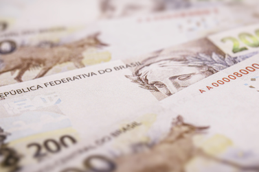 Notas falsas de R$ 200 estão circulando no comércio de Blumenau, alerta a CDL