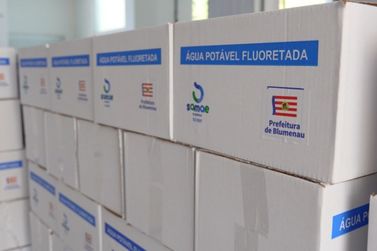 Samae de Blumenau  doa 60 mil copos de água para o Rio Grande do Sul