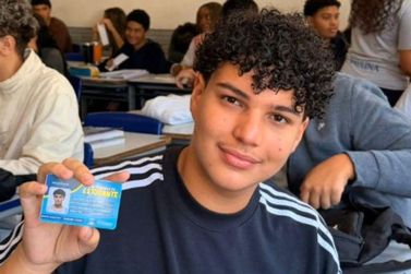 Estudantes do Ensino M&eacute;dio recebem carteirinhas em Brumadinho
