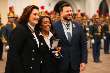 AVABRUM recebe Medalha Alferes Tiradentes durante comemora&ccedil;&atilde;o dos 251 anos da PM