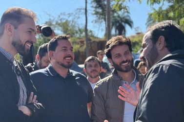 Marcelo Aro recebe apoio durante visita a Brumadinho