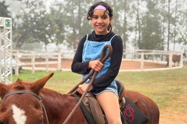 Crian&ccedil;as neurodivergentes participam de atividade terap&ecirc;utica em haras de Brumadinho