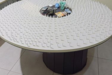 Dupla &eacute; presa por tr&aacute;fico com quase mil pinos de coca&iacute;na em opera&ccedil;&atilde;o da PM em Brumadinho