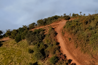 Trecho sem pavimenta&ccedil;&atilde;o na Conquistinha ser&aacute; asfaltado ap&oacute;s acordo em Brumadinho