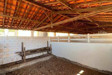 Fazenda &agrave; venda - 300m&sup2; - Centro 