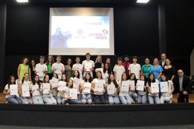 Estudantes do Colégio São Luiz recebem certificação TOEFL