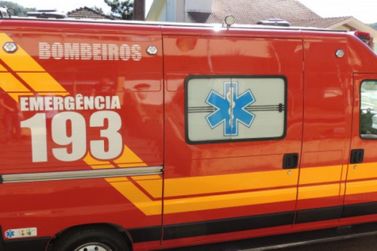 Motociclista colide contra carro e fica ferida no Santa Luzia, em Brusque
