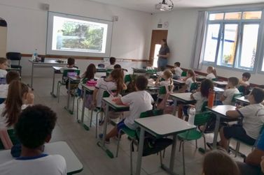 Guabiruba Saneamento realiza palestra para alunos sobre importância da água