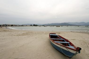 Com suspeita de embriaguez, mulher morre afogada em praia de Santa Catarina 