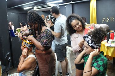 Fundação Cultural de Brusque recebeu oficina para cabelos crespos e cacheados