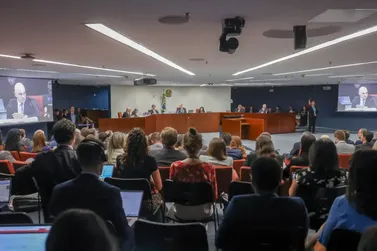 STF decide hoje se Bolsonaro e aliados viram réus por trama golpista