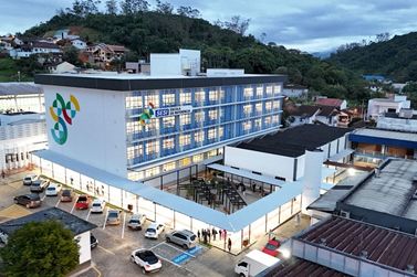 FIESC inaugura nova Escola SESI de Referência no bairro Primeiro de Maio