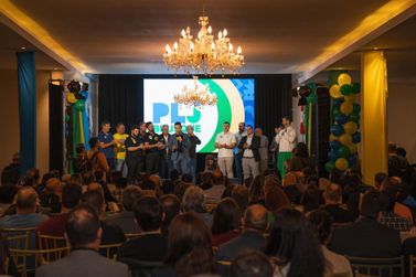 PL de Brusque reúne lideranças, empossa diretorias e oficializa filiações