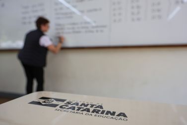SC lan&ccedil;a edital de concurso com mais de 10  mil vagas para a Educa&ccedil;&atilde;o 