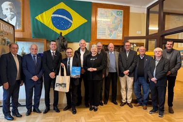Unifebe visita escola na Pol&ocirc;nia e recebe intercambistas