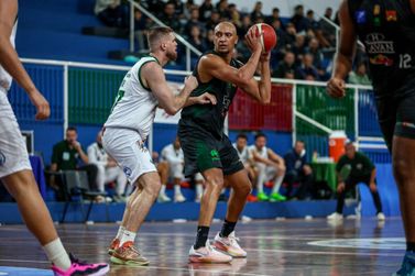 Brusque Basquete larga atr&aacute;s na decis&atilde;o da Liga Ouro contra Tatu&iacute;
