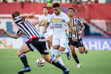 Cipriano marca nos acr&eacute;scimos, Brusque vence o An&aacute;polis e assume a ponta da S&eacute;rie C
