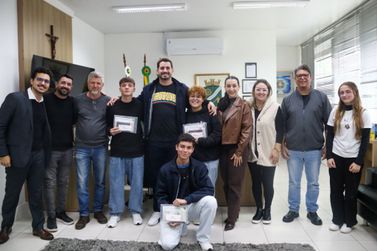 Estudantes de Brusque embarcam para interc&acirc;mbio cultural na Alemanha 