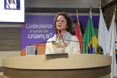 Vereadora diz que Prefeitura investe em publicidade enquanto bairros enfrentam problemas