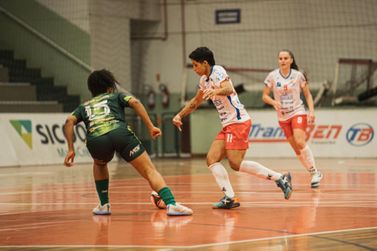 Barateiro Havan vence Resenhas e mant&eacute;m lideran&ccedil;a na Liga Feminina de Futsal
