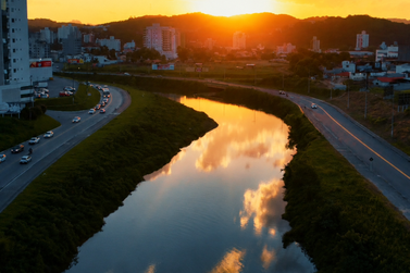 Document&aacute;rio resgata rela&ccedil;&atilde;o hist&oacute;rica de Brusque com o Rio Itaja&iacute;-Mirim