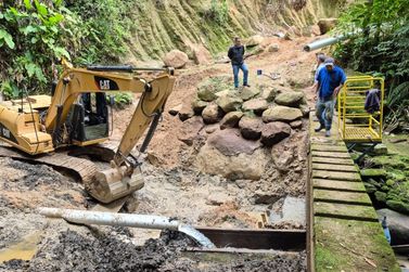 Equipes concluem reparo na adutora de &aacute;gua na Esta&ccedil;&atilde;o de Tratamento do bairro Limeira