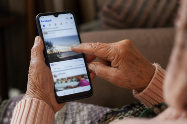 Av&oacute; &eacute; condenada por expor neto e atacar nora em rede social