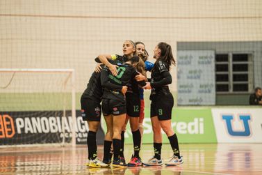 Barateiro Havan vence o Londrina e segue entre os l&iacute;deres da Liga Feminina de Futsal