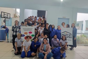 Estudantes de Guabiruba participam de atividades sobre bullying e adolesc&ecirc;ncia