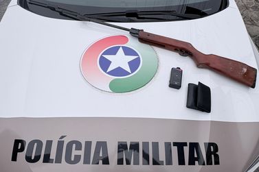 Homem &eacute; preso ap&oacute;s agredir esposa e cunhada no &Aacute;guas Claras; espingarda &eacute; apreendida 