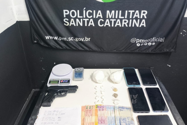Homem &eacute; preso e dois adolescentes s&atilde;o apreendidos por tr&aacute;fico no bairro Steffen