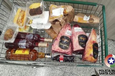 Mulher &eacute; presa ap&oacute;s furtar picanha, bebidas e alimentos de supermercado