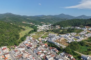 Obra para ampliar rede de &aacute;gua avan&ccedil;a na regi&atilde;o da Limeira