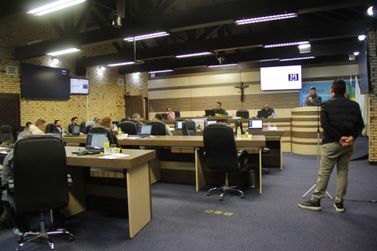 Projeto que cria aux&iacute;lio para jovens do Tiro de Guerra &eacute; aprovado ap&oacute;s debate na C&acirc;mara