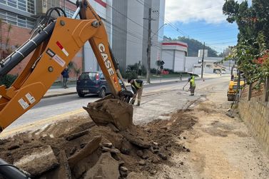 Servi&ccedil;os de recupera&ccedil;&atilde;o asf&aacute;ltica continuam no bairro S&atilde;o Pedro