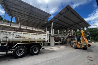 Usina de asfalto recebe manuten&ccedil;&atilde;o durante pausa nas obras do Asfalta&ccedil;o