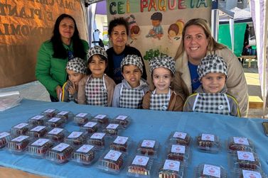 Alunos transformam projetos escolares em produtos durante feira no Centro de Brusque