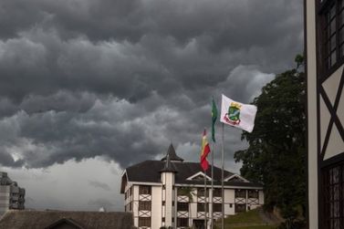 Brusque acumula 112 mm em 48 horas e risco de deslizamentos aumenta