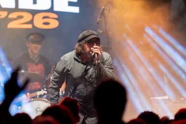 Cachorro Grande encerra 25&ordm; Rock na Pra&ccedil;a diante de grande p&uacute;blico em Brusque