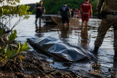 Cad&aacute;ver em avan&ccedil;ado estado de decomposi&ccedil;&atilde;o &eacute; encontrado em mangue de Porto Belo