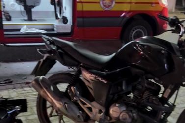 Motociclista fica ferido ap&oacute;s colis&atilde;o frontal em Brusque