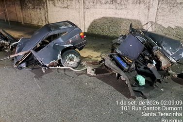 Carro parte ao meio em grave acidente e deixa um morto e dois feridos em Brusque