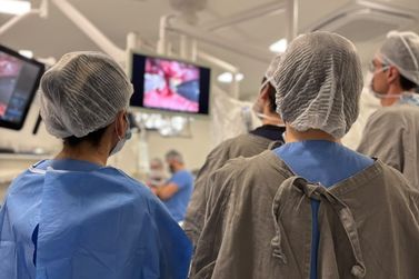 Hospital Azambuja realiza primeira cirurgia rob&oacute;tica para tumor de cabe&ccedil;a e pesco&ccedil;o