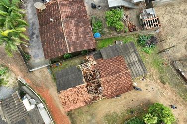 Telhado de casa desaba durante a madrugada e im&oacute;vel &eacute; interditado em Canelinha