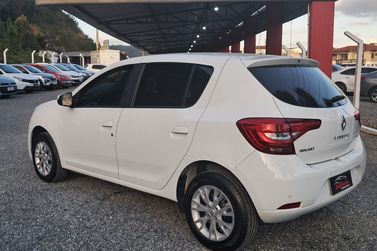 Renault SANDERO
