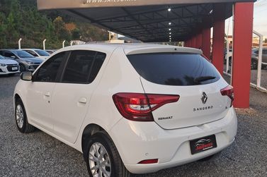 Renault SANDERO